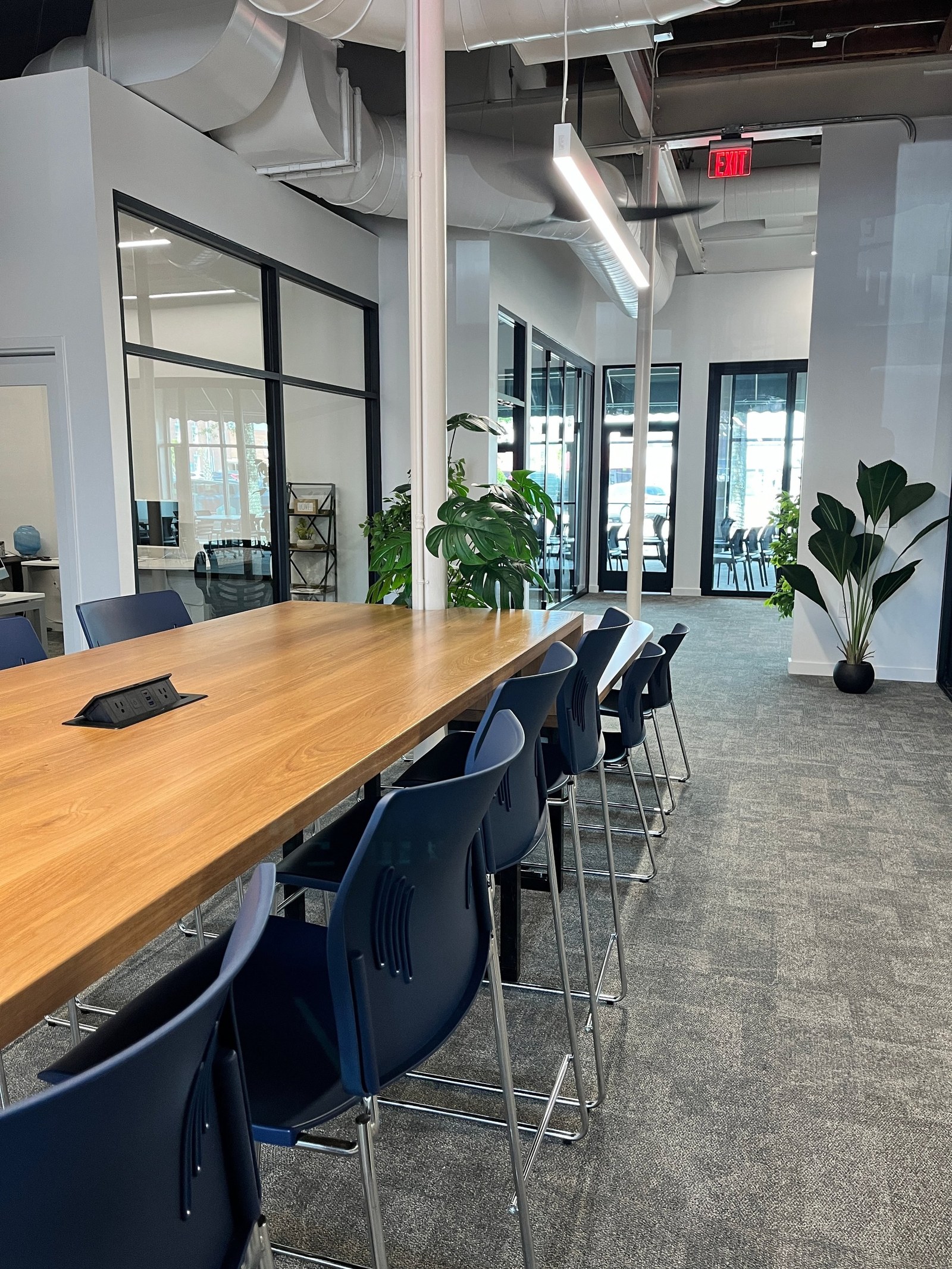 Photograph of the eMYRge coworking space at the HTC Aspire Hub (Emyrge Hub Table) — confirm caption with owner